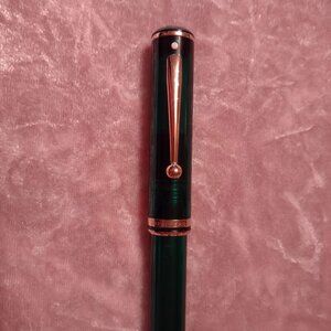 Emerald green Sheaffer "Aegean Seas" pen